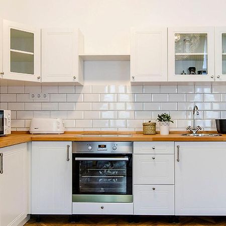 Cozy 2 Bedroom Apartment In Terez Boulevard. Budapest Kültér fotó