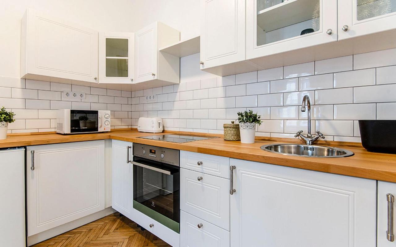 Cozy 2 Bedroom Apartment In Terez Boulevard. Budapest Kültér fotó