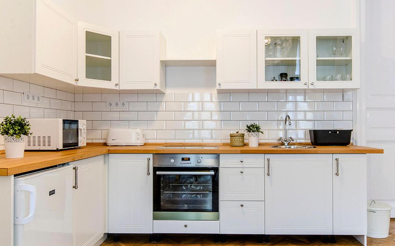 Cozy 2 Bedroom Apartment In Terez Boulevard. Budapest Kültér fotó