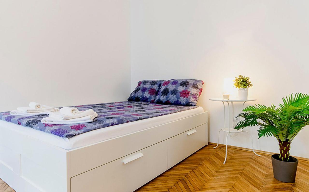 Cozy 2 Bedroom Apartment In Terez Boulevard. Budapest Kültér fotó