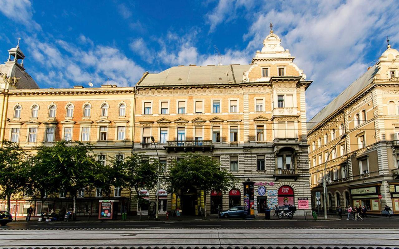 Cozy 2 Bedroom Apartment In Terez Boulevard. Budapest Kültér fotó